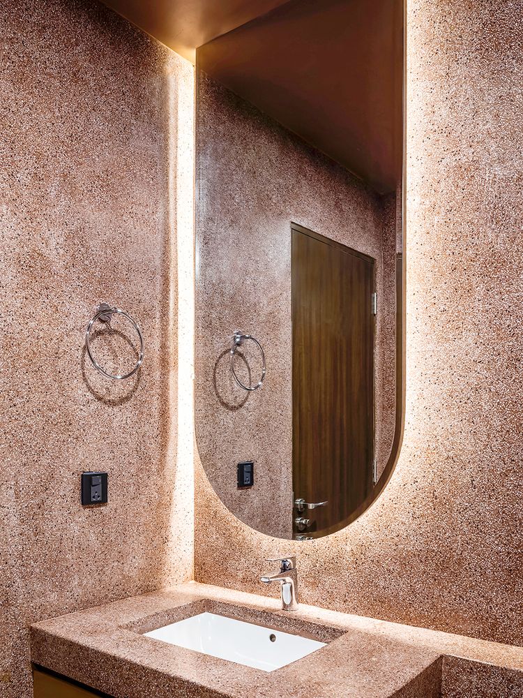 Thiết kế thi công căn hộ 86m2 phong cách nhiệt đới - phòng tắm wc